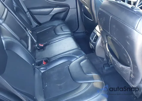 2019 Jeep Cherokee Latitude Plus 4X4 z USA, uszkodzony, nr VIN 1C4PJMLB6KD181178